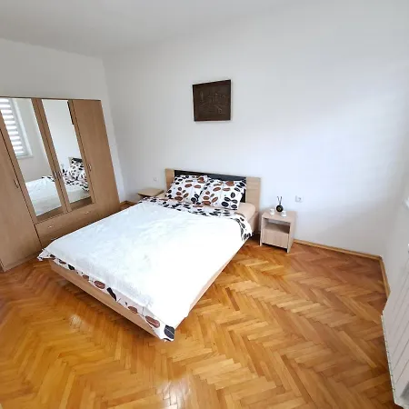 Skver Apartment *