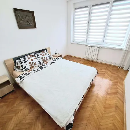 Skver Apartment *